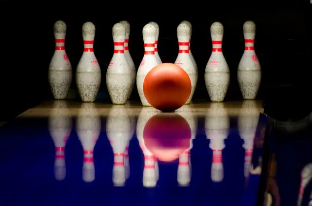 Bowlingklot och käglor